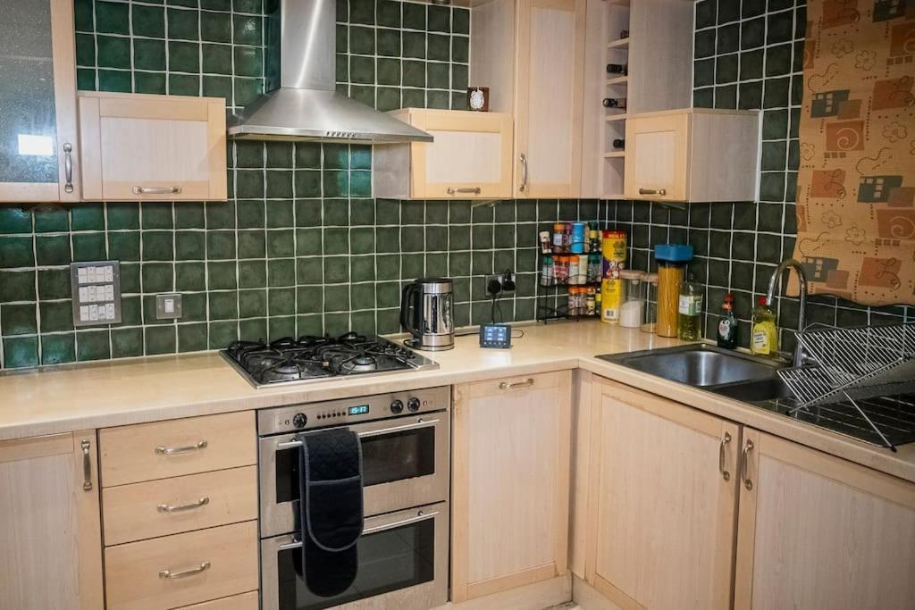 1-Bed Flat In Ocean Village 南安普敦 外观 照片