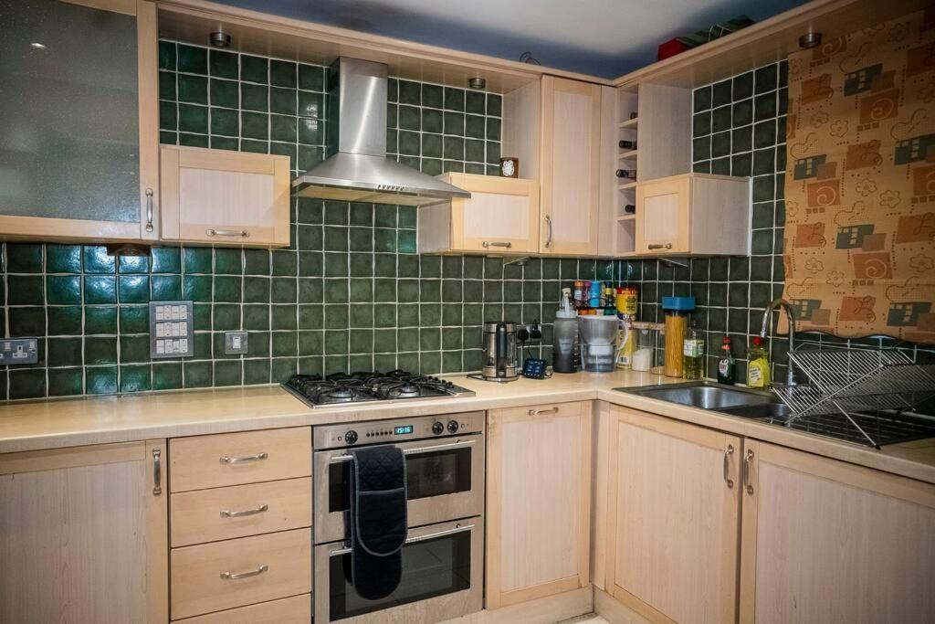 1-Bed Flat In Ocean Village 南安普敦 外观 照片