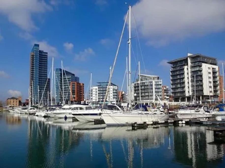 1-Bed Flat In Ocean Village 南安普敦 外观 照片