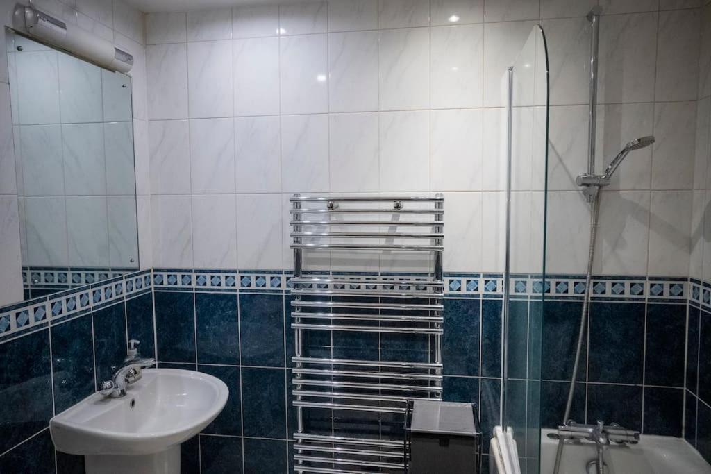 1-Bed Flat In Ocean Village 南安普敦 外观 照片